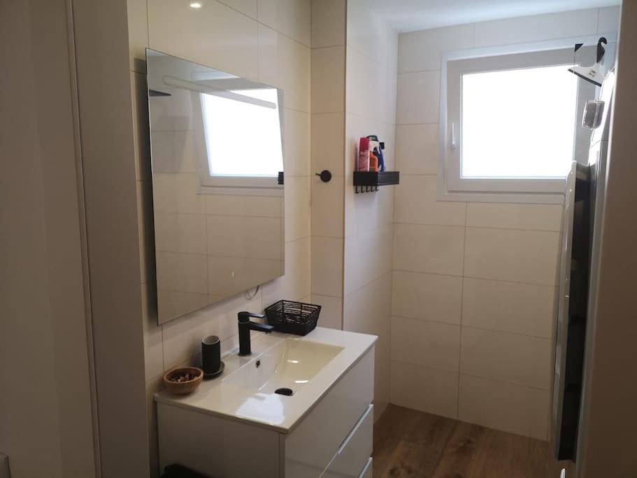 New Alexandra Apartment, 2 Min 40 Sec From Beach 拉马他 外观 照片